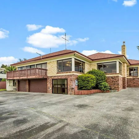 Auckland Howick Sea View House
